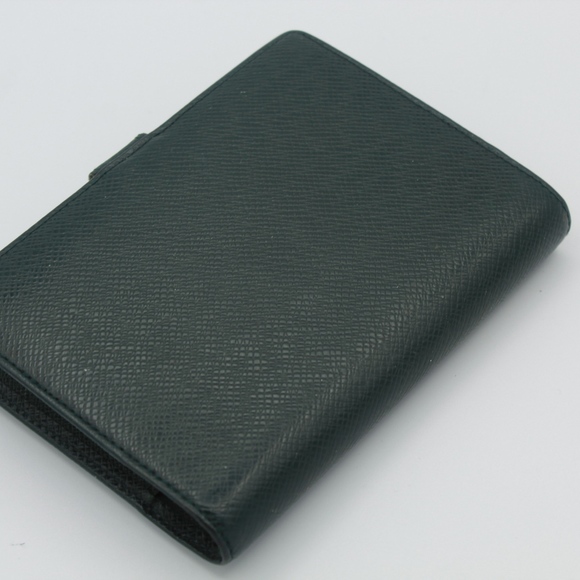 Authentic Louis Vuitton Green Taiga Leather PM - Picture 5 of 8